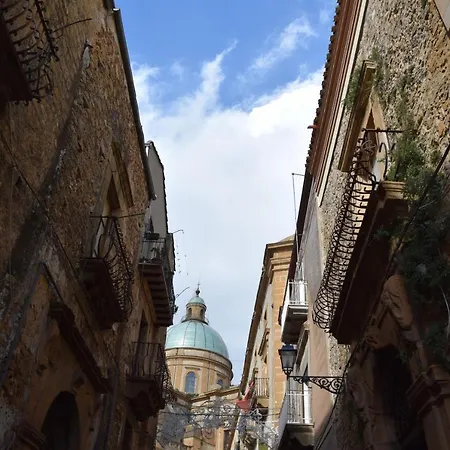 Suite D'Autore Art Hotel Al Duomo 3* Piazza Armerina